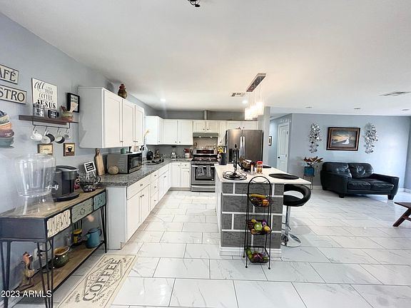 3rd image of 3640 W PALMAIRE Avenue