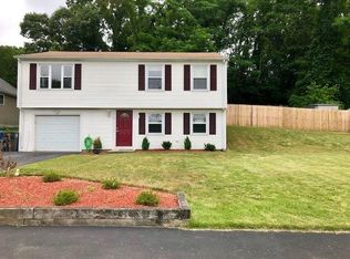 71 Locust Glen Dr, Cranston, RI 02921