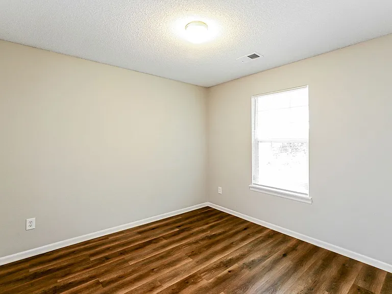 514 NW Woodbury Dr — Photo 13