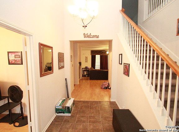 3rd image of 11806 Oakwood Rdg