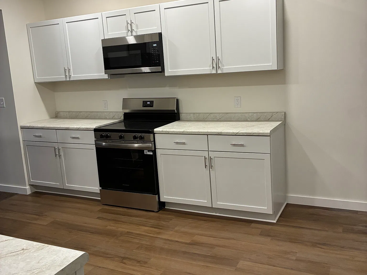 202 E James — Photo 2