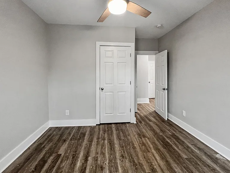 327-337 W Chestnut St — Photo 21