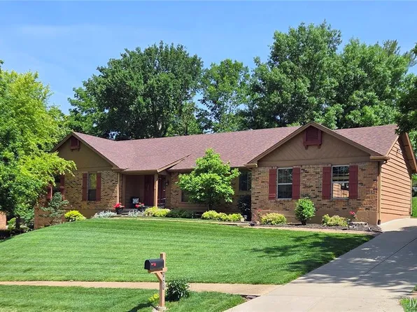 1431 Dietrich Oaks Dr, Ballwin, MO 63021