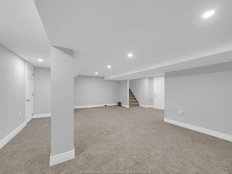 2584 Chilver Rd — Photo 24