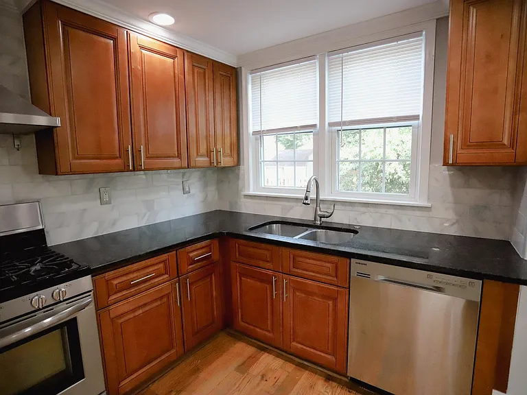 121 Alverstone Rd — Photo 8