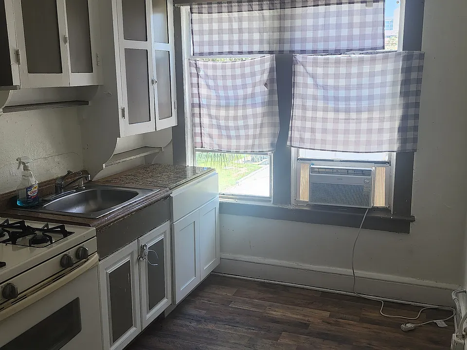 417 Earl St #3