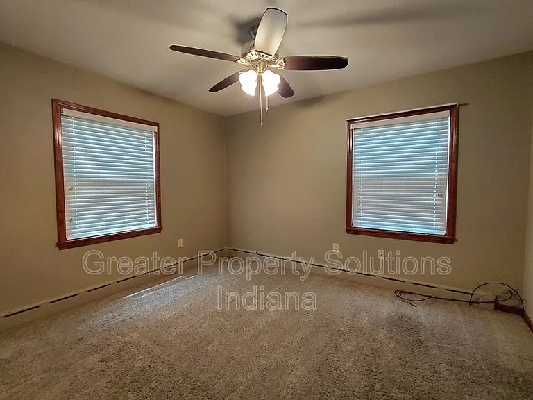 625 E South St — Photo 4