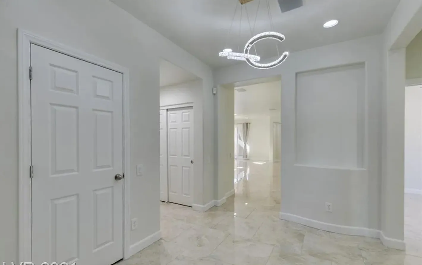 3 bed, 1928 sqft, $2,350 — Photo 3