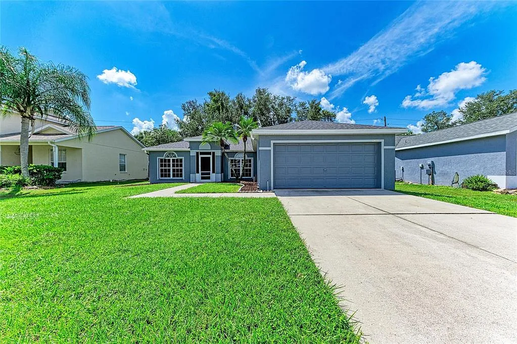 4 bed, 2.0 bath, 1601 sqft, $2,350 — Photo 2