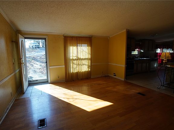 4th image of 445 Brandy Ln