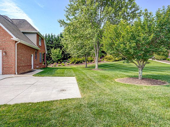 3rd image of 411 Mizpah Hills Dr