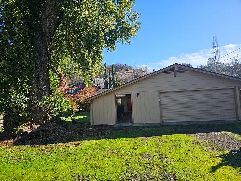 4184 Sherwood Ct — Photo 12