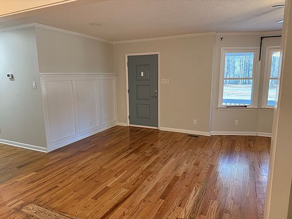 4th image of 104 Scotland Dr
