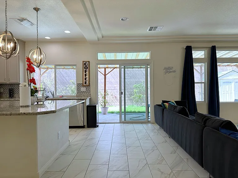 8573 Silver Coast St — Photo 4