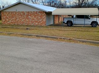 1303 E Boynton St, Hamilton, TX 76531