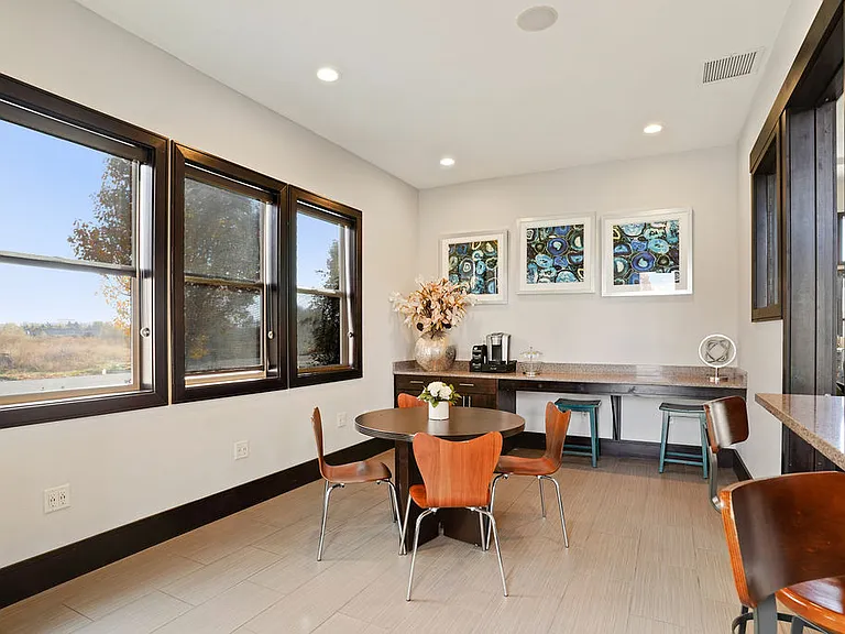 ICO Mayfield — Photo 9