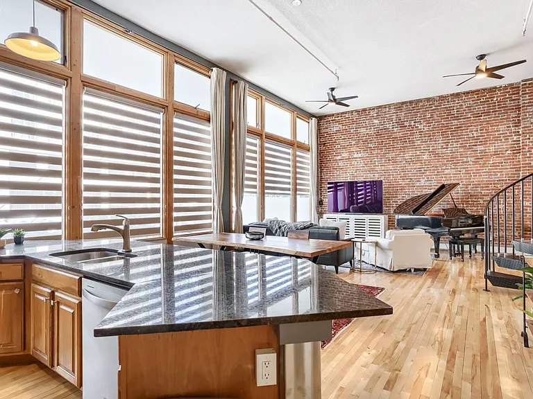 2560 Blake St #101 — Photo 8