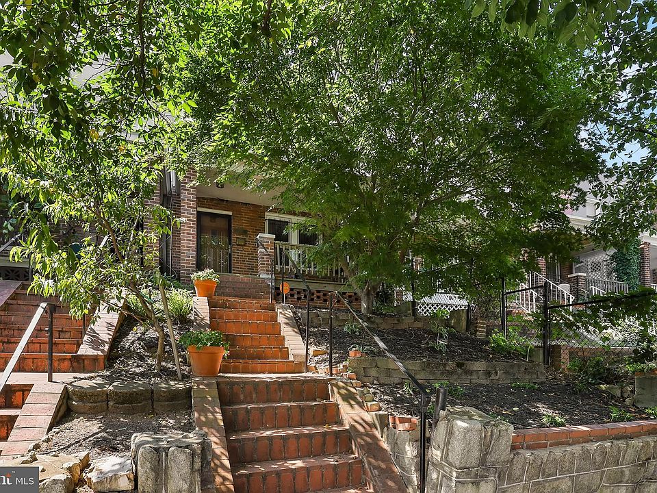 2nd image of 1741 A St SE