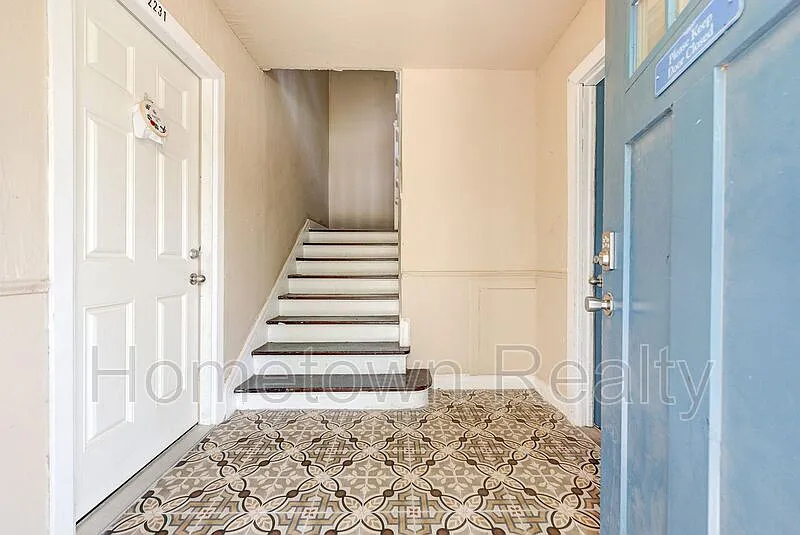 1 bed, 1.0 bath, 983 sqft, $895 — Photo 2