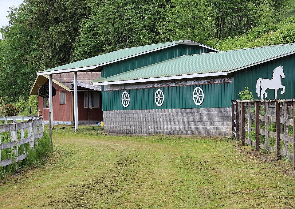 2nd image of 373 Isbell Rd