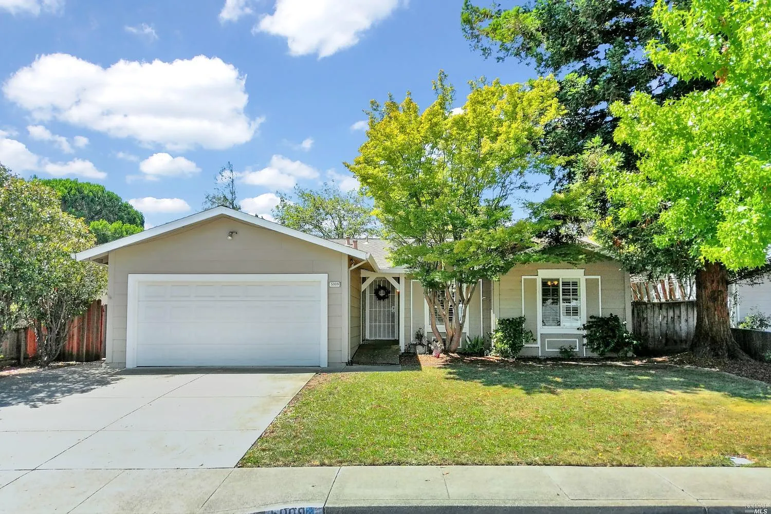 5009 Brittany Dr photo 1