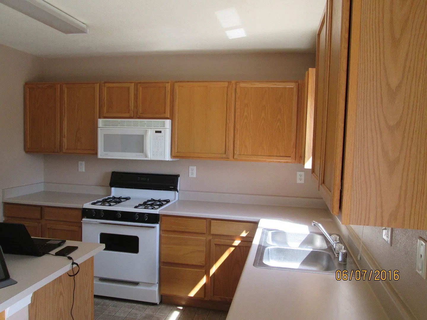 Four Bedroom 2 1/2 bath 2 level 2150SF Ventana Ranch NW — Photo 3