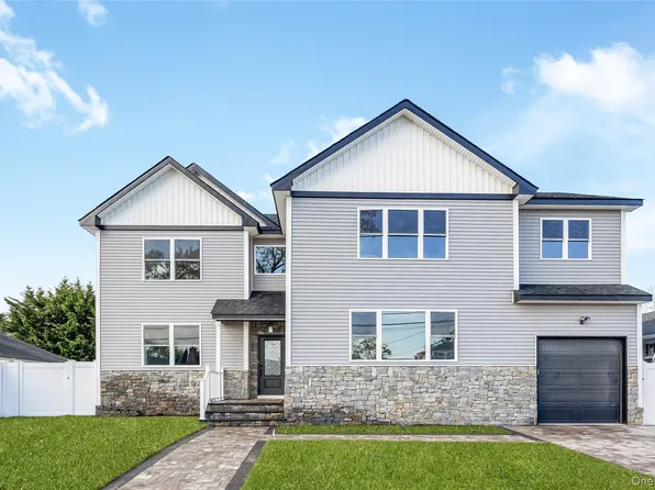 224 Oconnell Street, Massapequa Park, NY 11762