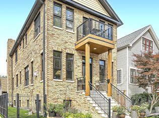 2456 W Byron St, Chicago, IL 60618