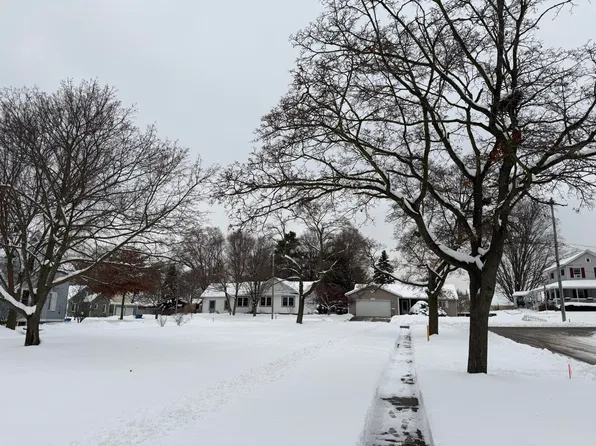 308 E River St, Spring Lake, MI 49456