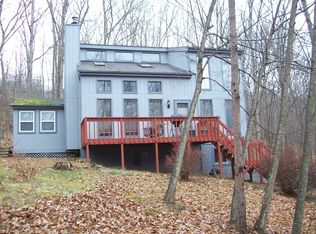 2124 Southport Dr, Bushkill, PA 18324