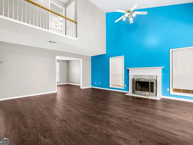 690 Burnham Rdg — Photo 2
