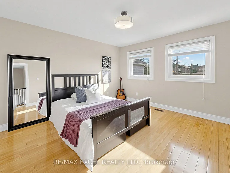 43 Piccadilly Rd — Photo 34