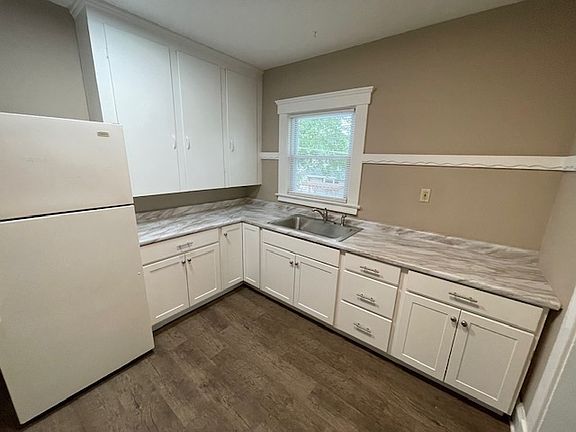3rd image of 313 Eastern Heights Blvd