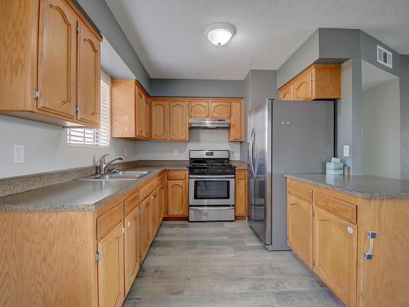 4th image of 1020 Spruce Ct SE