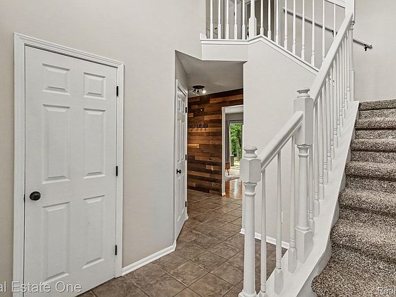 3rd image of 7926 Forest Creek Ct