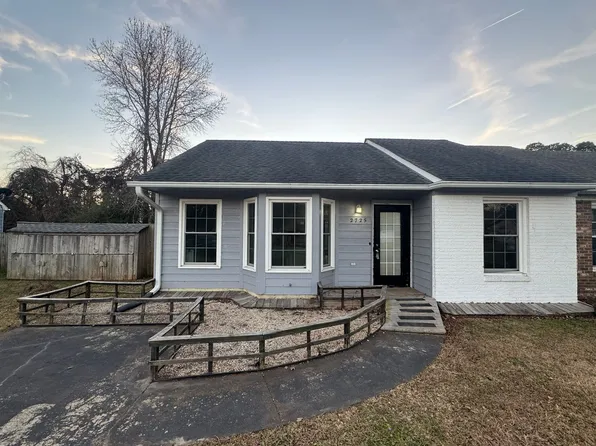 2725 Brookfield Dr, Midway Park, NC 28544