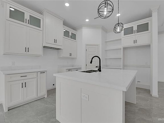 5th image of 3704 E Diamond Head Ave