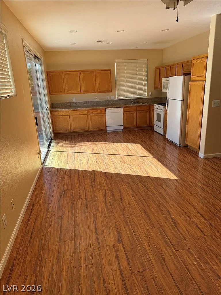 3 bed, 2.0 bath, 1144 sqft, $1,950 — Photo 2