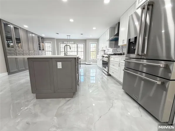 850 Ridgewood Avenue, Oradell, NJ 07649