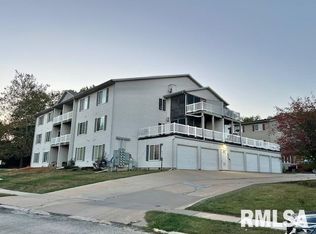 3828 Creek Hill Dr #3, Bettendorf, IA 52722