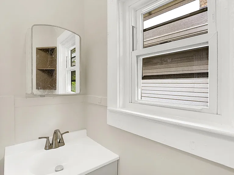 628 N Riley Ave — Photo 25
