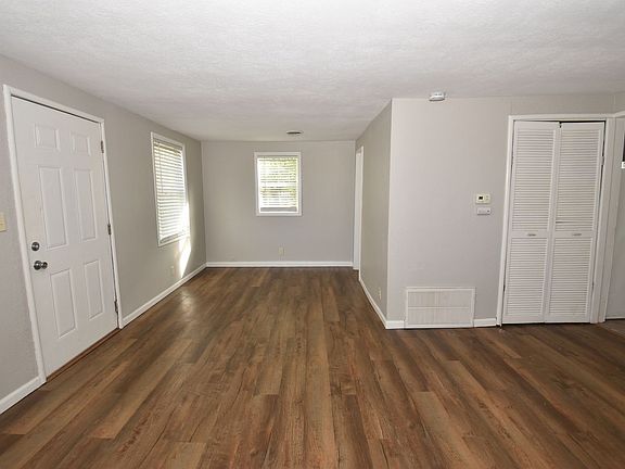 3rd image of 1519 Panama St