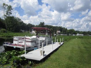 70352 Lakeview Dr, Edwardsburg, MI 49112