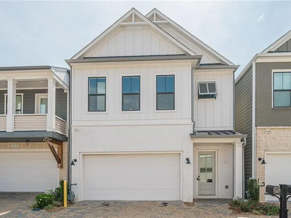 121 Village Green Ave, Woodstock, GA 30189