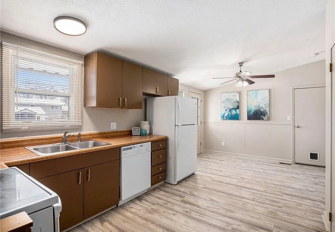 3 bed, 1000 sqft, $2,000 — Photo 2