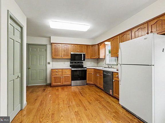 4th image of 685 S Middlesex Rd