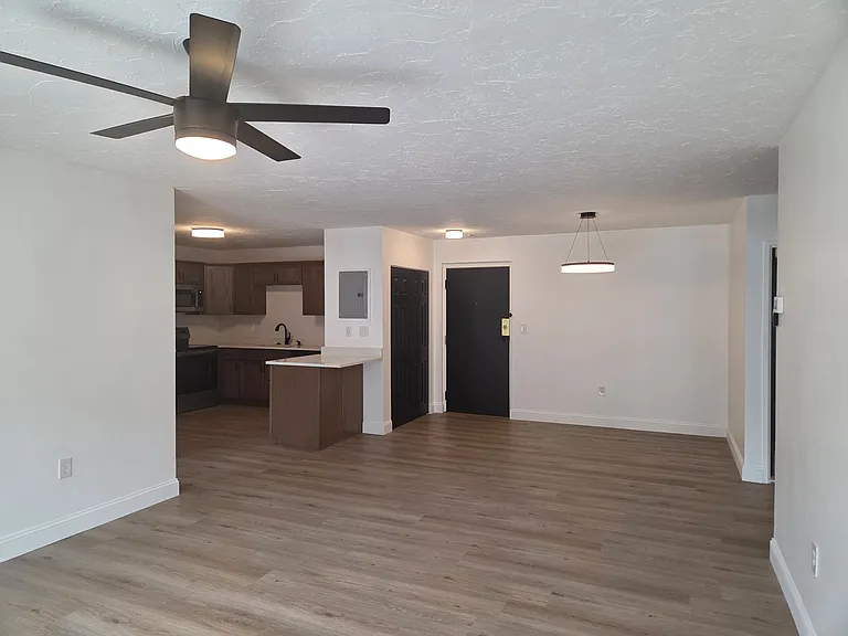 1000 Lexington Street — Photo 16