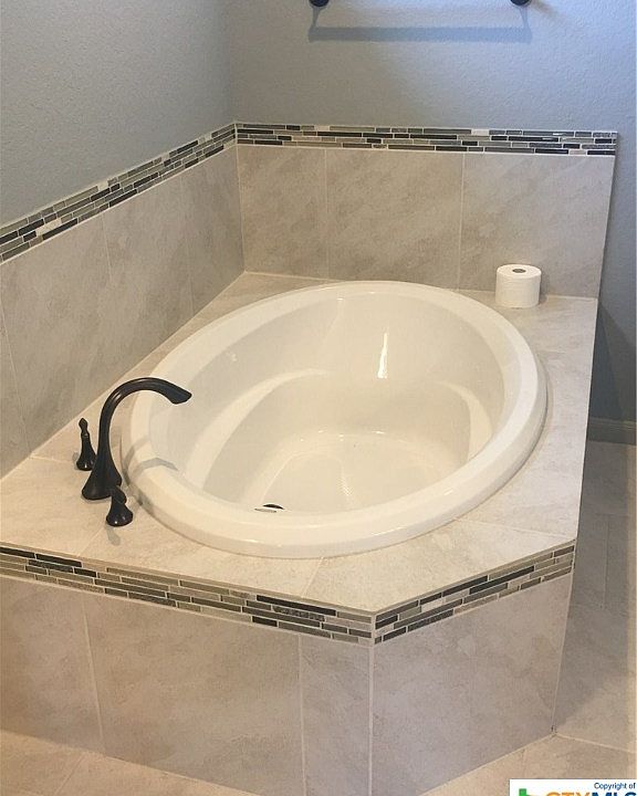 2nd image of 122 Stone Canyon St