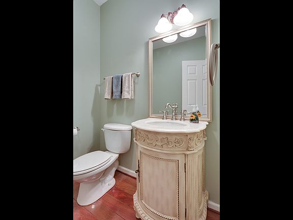 3rd image of 1437 Oakview Dr
