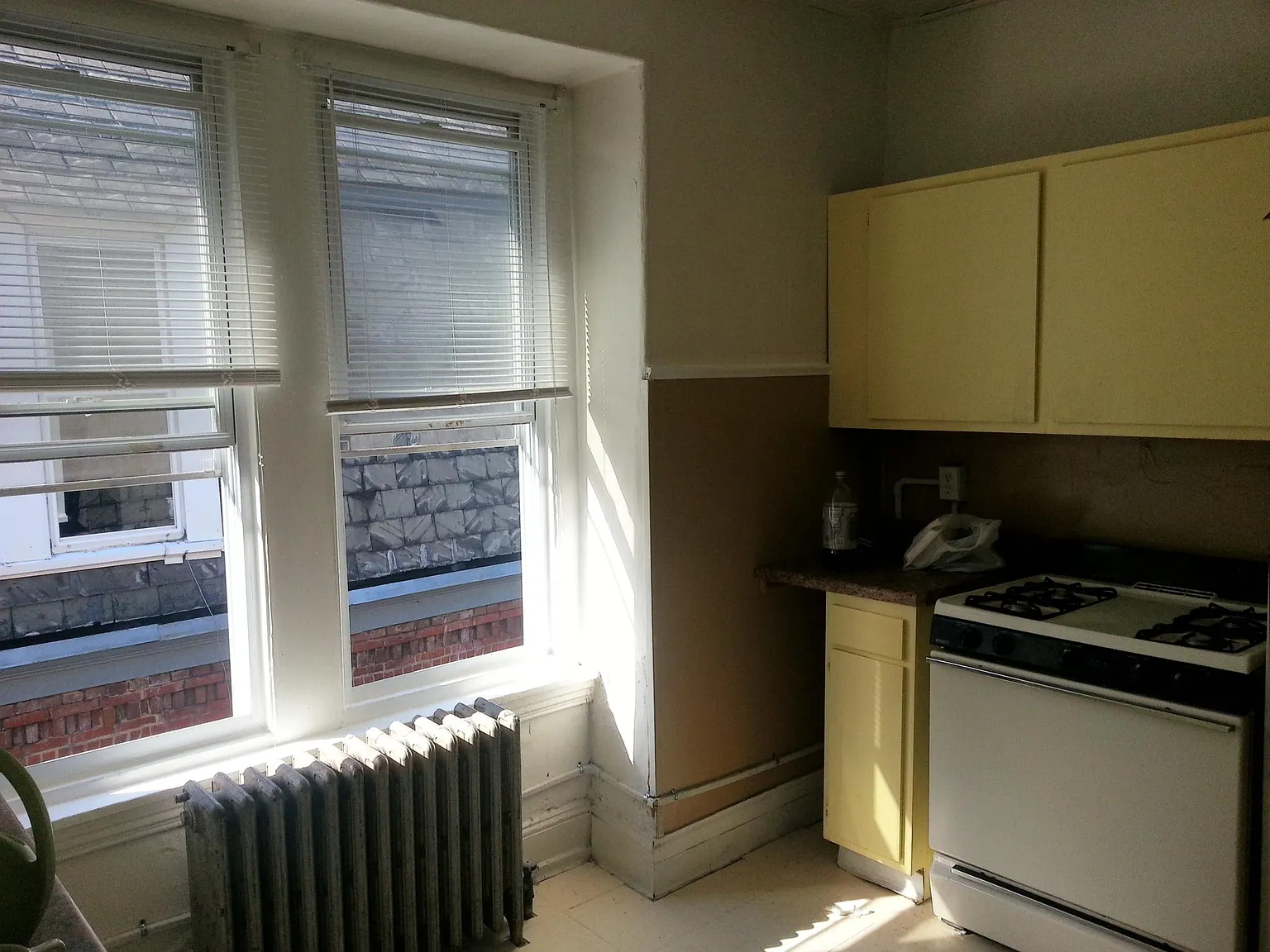2 bed, 1000 sqft, $1,300 — Photo 4